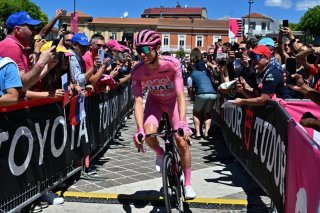 Tadej Pogacar: un dimanche ensoleillé et paisible pour le maillot rose. KEYSTONE/EPA/LUCA ZENNARO